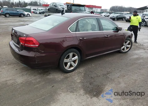 2013 Volkswagen Passat 2.5L Se z USA, uszkodzony, nr VIN 1VWBP7A30DC078558